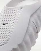 Nike Mind 001 Light Smoke Grey — détail upper gris fumé
