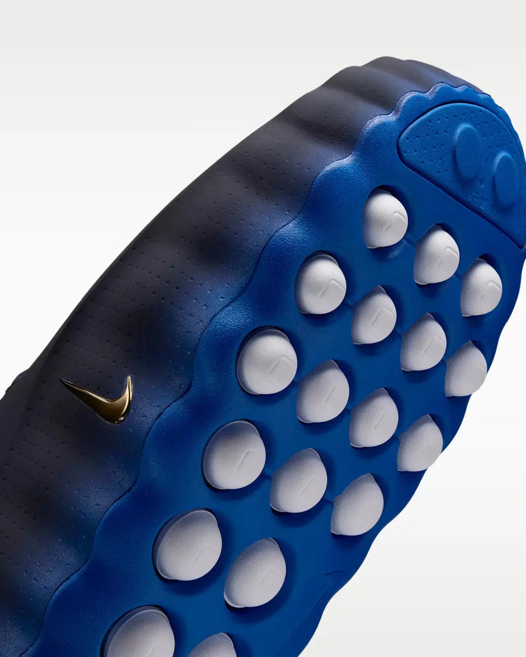 Nike Mind 001 Blackened Blue — détail upper bleu nuit