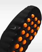 Nike Mind 001 Noir Hyper Cramoisi — vue trois quarts avant