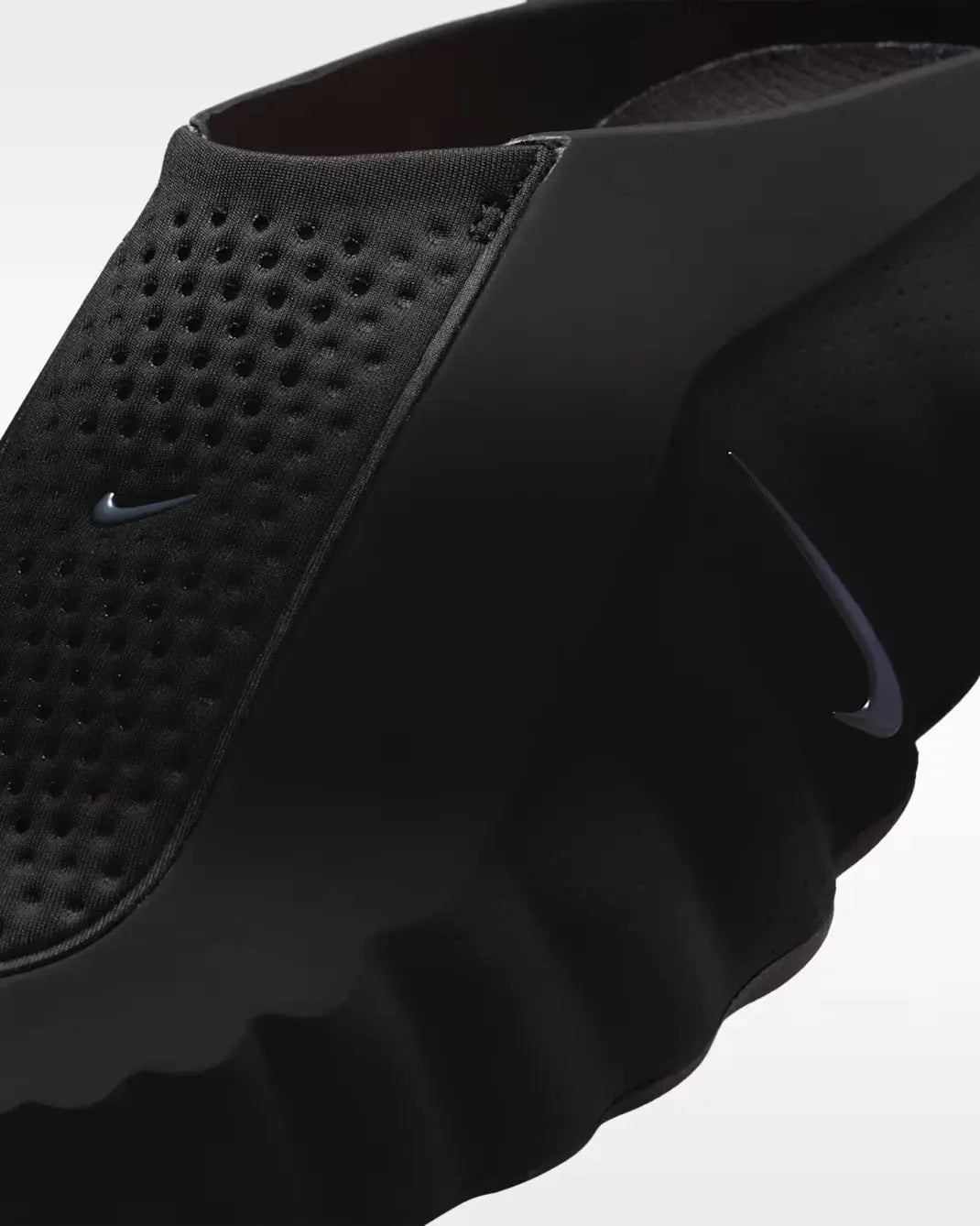 Nike Mind 001 Noir Hyper Cramoisi — vue arrière talon