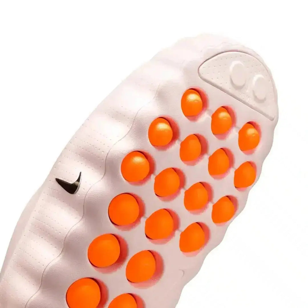 Nike Mind 001 Rose Perle — vue trois quarts avant rose nacré